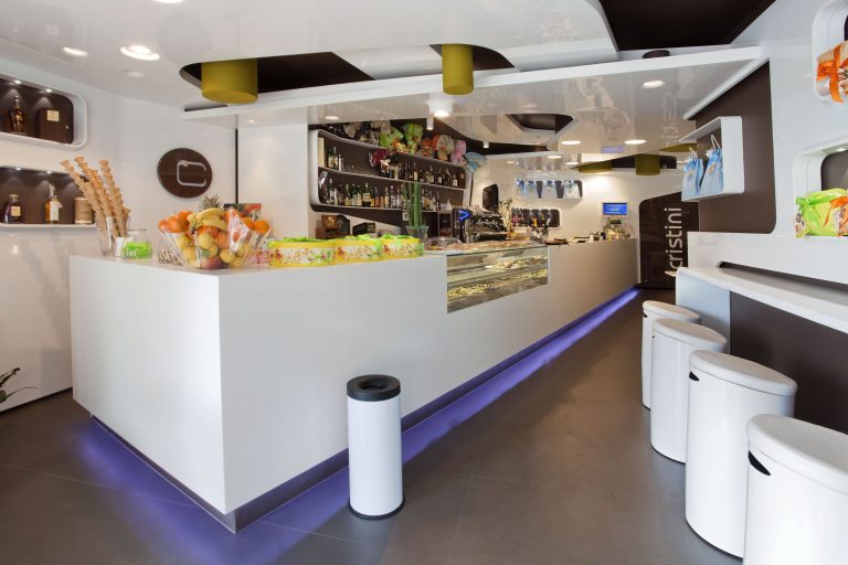 arredamento su misura bar a Monza